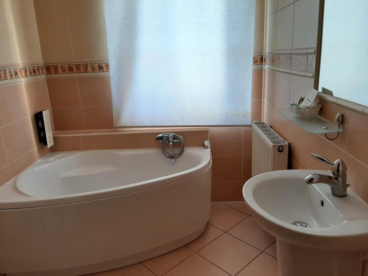 Hotel Jankow Żary Kültér fotó