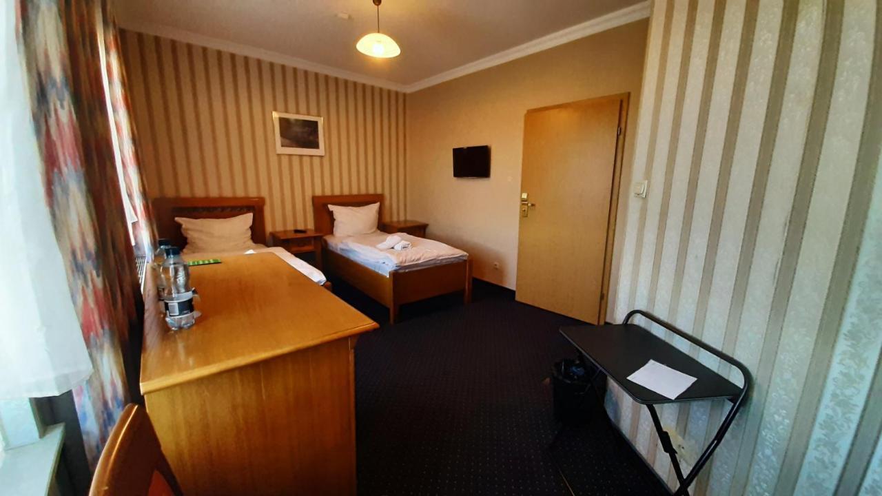 Hotel Jankow Żary Kültér fotó